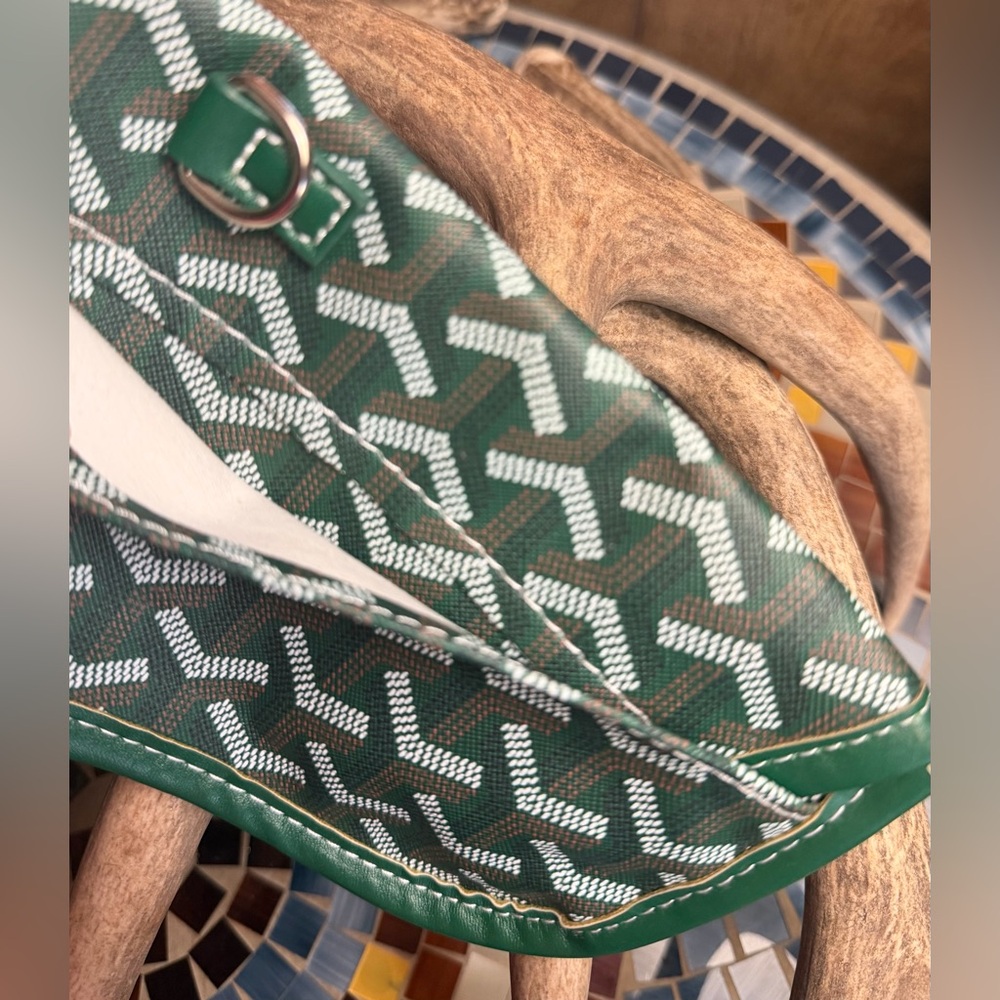 Green Chevron Patterned Women's Fashion Clutch Wristlet NEW - Picture 3 of 8